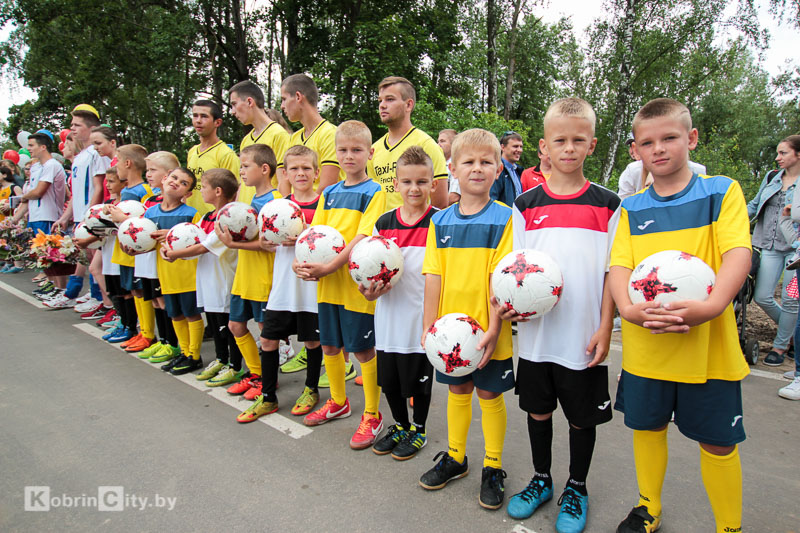 Газпром - детям. Открытие спортивной площадки в Кобрине