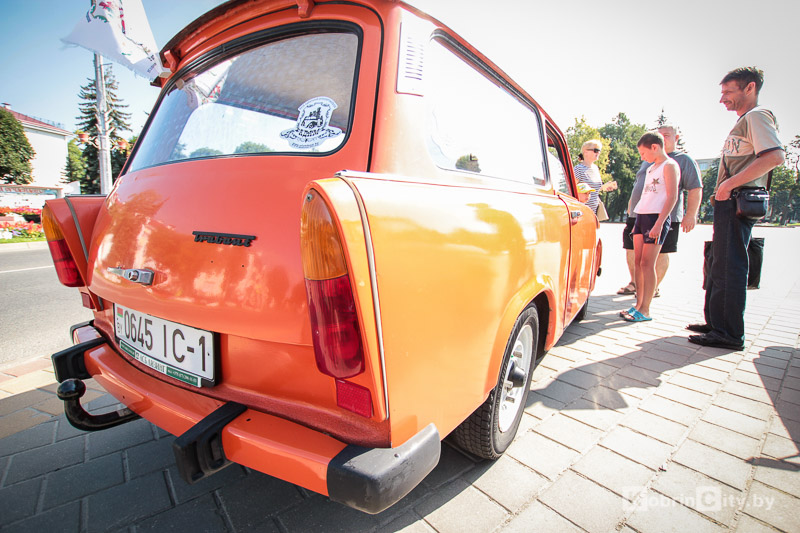 Выставка ретро-автомобилей в Кобрине