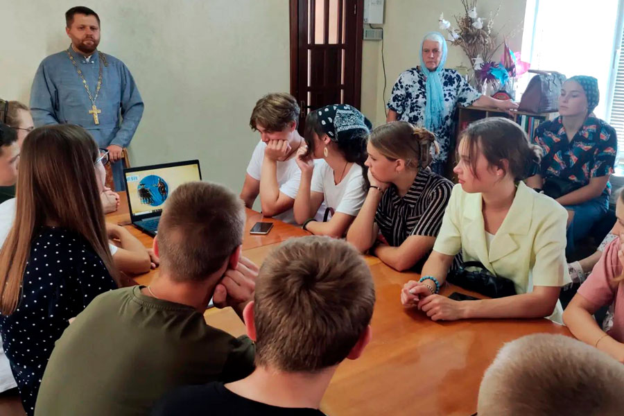 28 августа в Кобрине прошла встреча молодежных братств городских приходов с духовенством храма святителя Николая