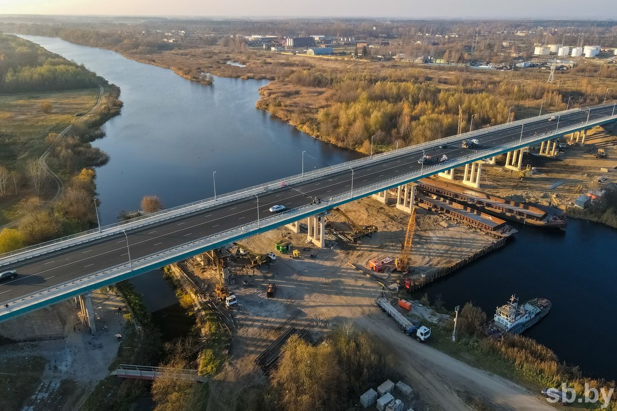 Уже с разметкой. «Новый» мост в Кобрине за несколько дней до открытия