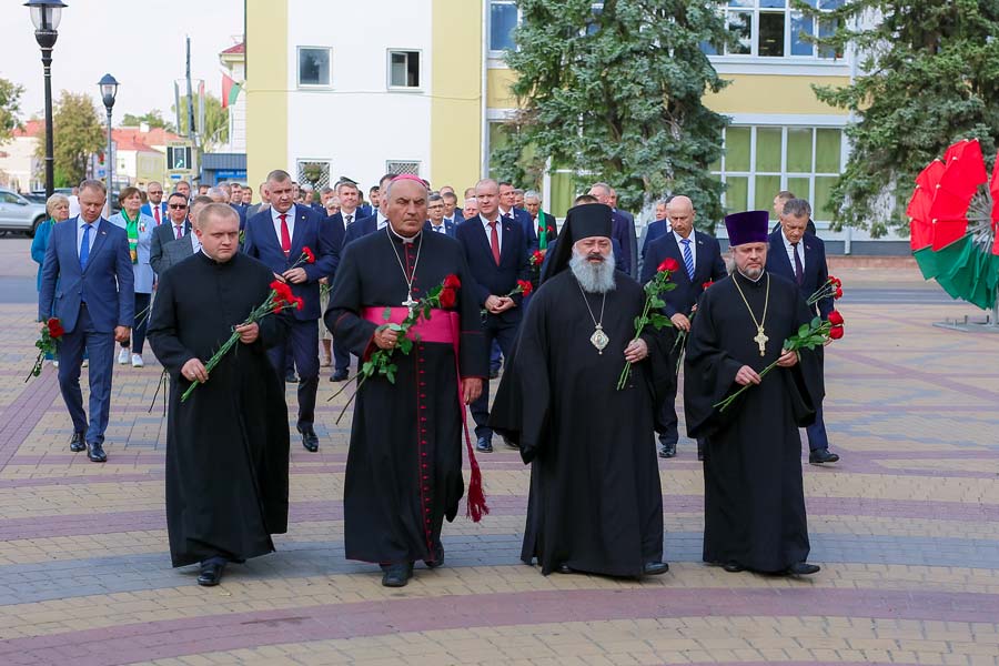 17 сентября в Кобрине прошли областные торжественные мероприятия в честь Дня народного единства