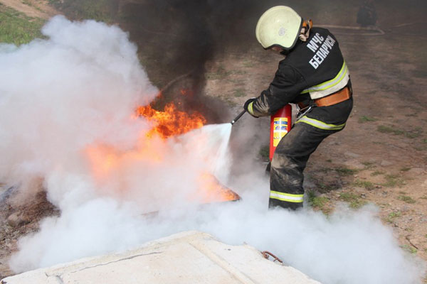 В Кобринском районе пожар уничтожил 0,4 тонны соломы